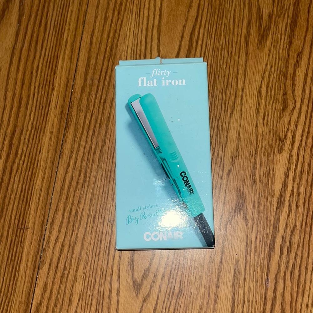 Conair Flirty Flat Iron-mini flat iron-Brand New!